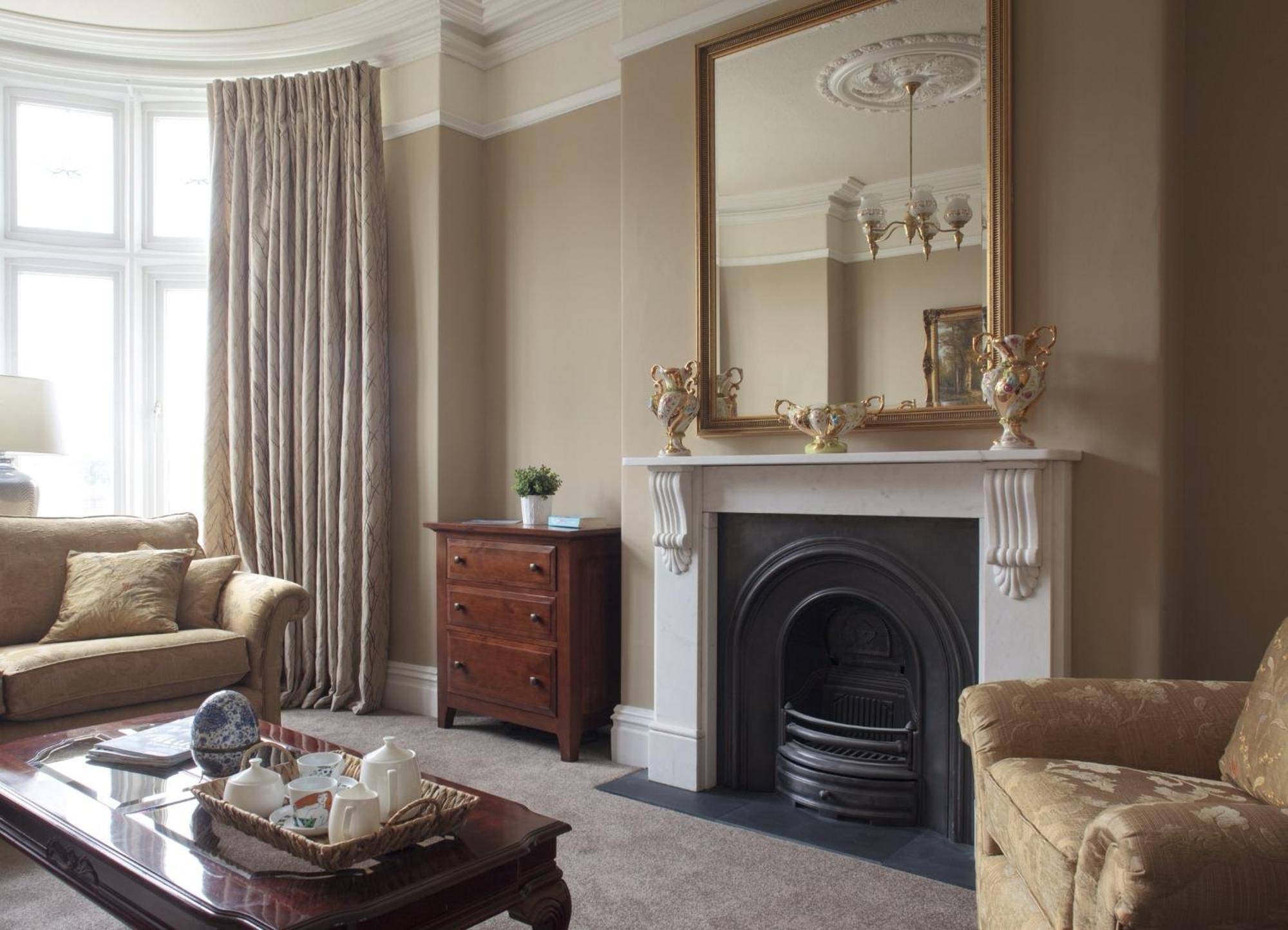 2 Crescent Gardens Guest House Бат Экстерьер фото